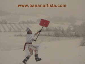 (b)ananartista SBUFF - snow shovel dance