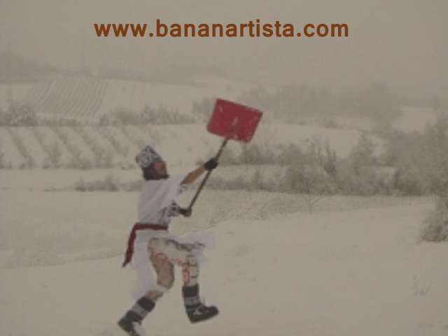 (b)ananartista SBUFF - snow shovel dance