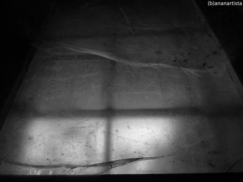 LA SCOMPARSA DELL'IO minimal art black and white photography by (b)ananartista sbuff © 2015 all rights reserved