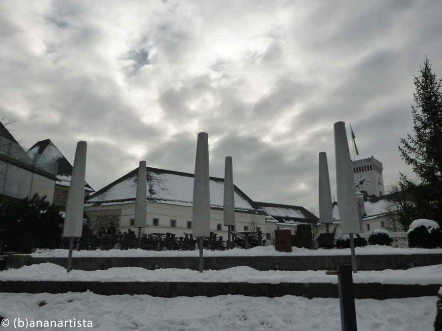 PILLARS OF THE NEW WORLD urban photography by (b)ananartista sbuff © 2016 all rights reserved