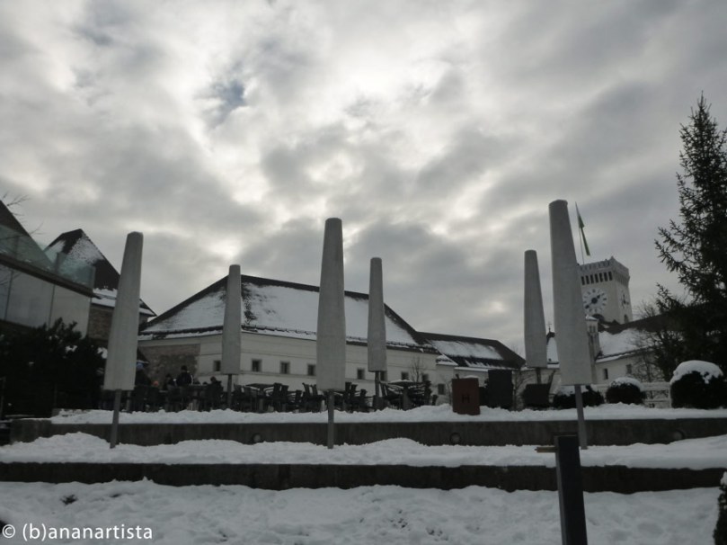 PILLARS OF THE NEW WORLD urban photography by (b)ananartista sbuff © 2016 all rights reserved