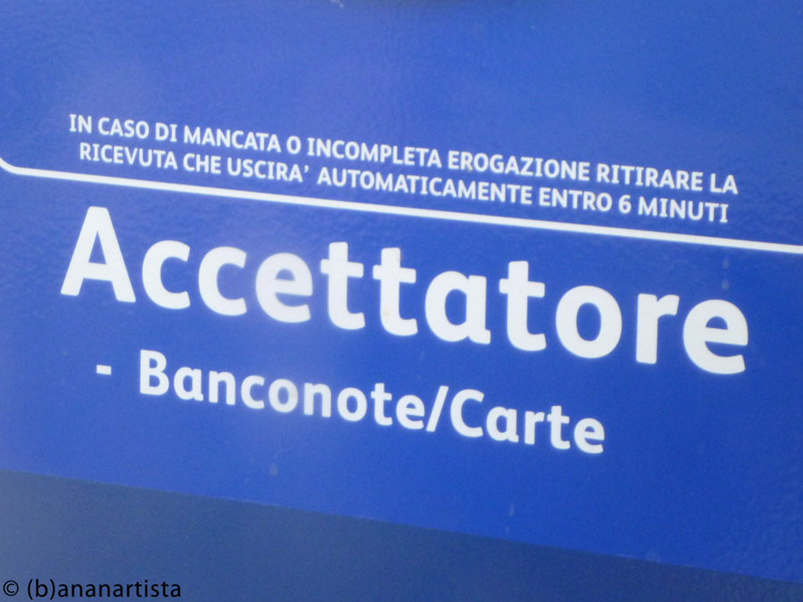 ACCETTATORE BANCONOTE CARTE still life photography by (b)ananartista sbuff © 2016 all rights reserved