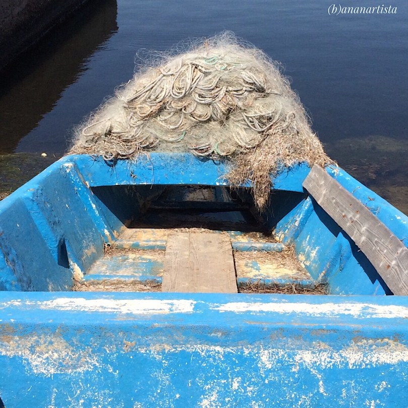 navigo in cattive acque: nave blu : fotografia di (b)ananartista sbuff