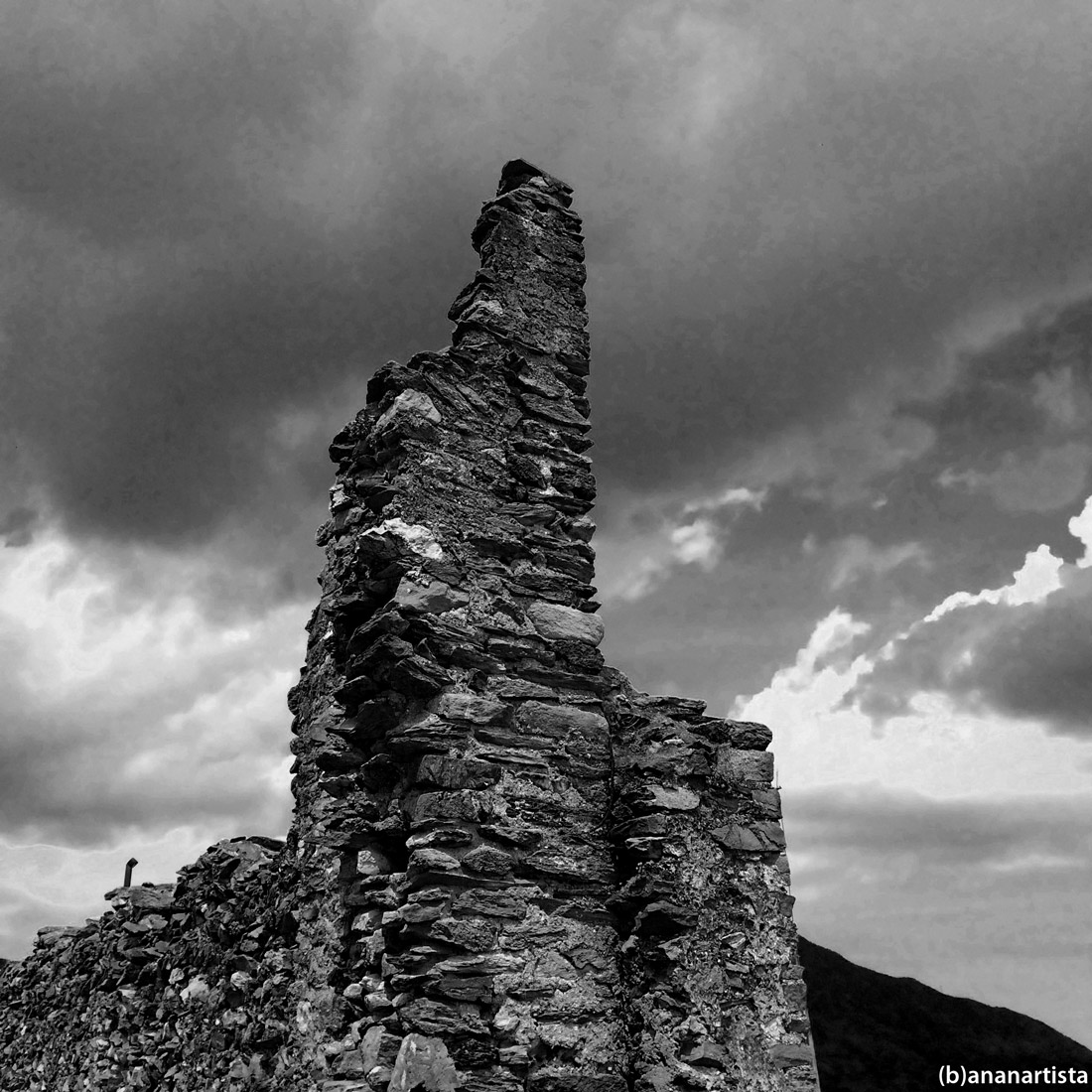 rudere: fotografia bianco e nero di (b)ananartista sbuff