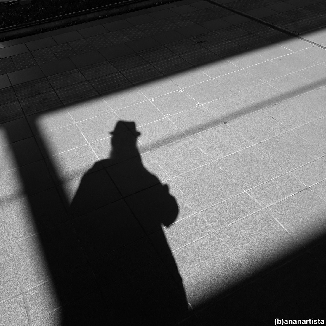 ombra oscura della notte: autoritratto di (b)ananartista sbuff
